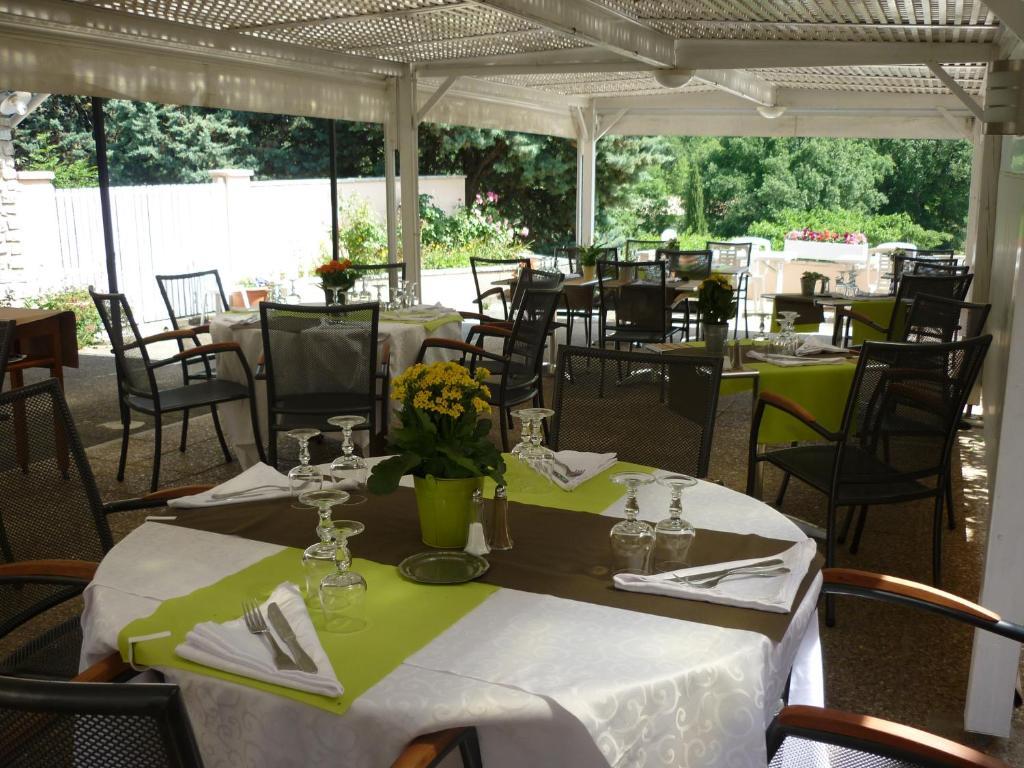 Logis Hotel Le Relais Du Serre Дюлефи Екстериор снимка