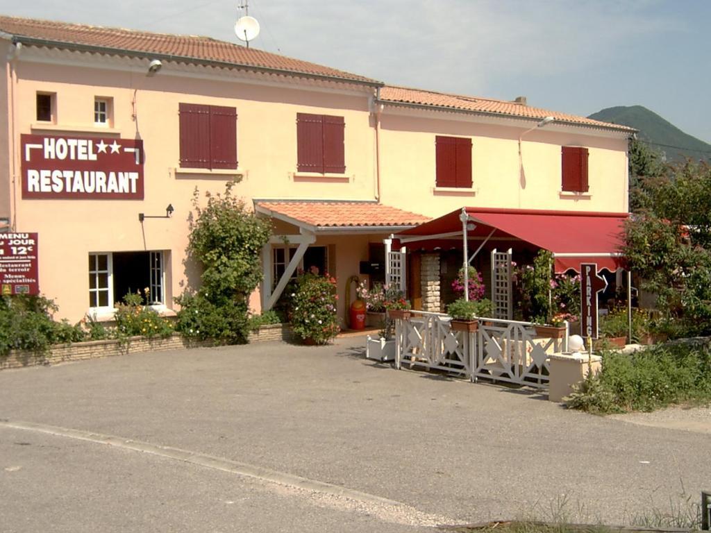 Logis Hotel Le Relais Du Serre Дюлефи Екстериор снимка