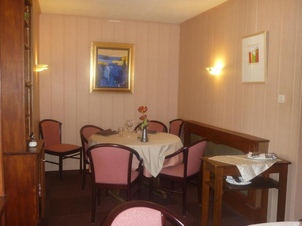 Logis Hotel Le Relais Du Serre Дюлефи Екстериор снимка