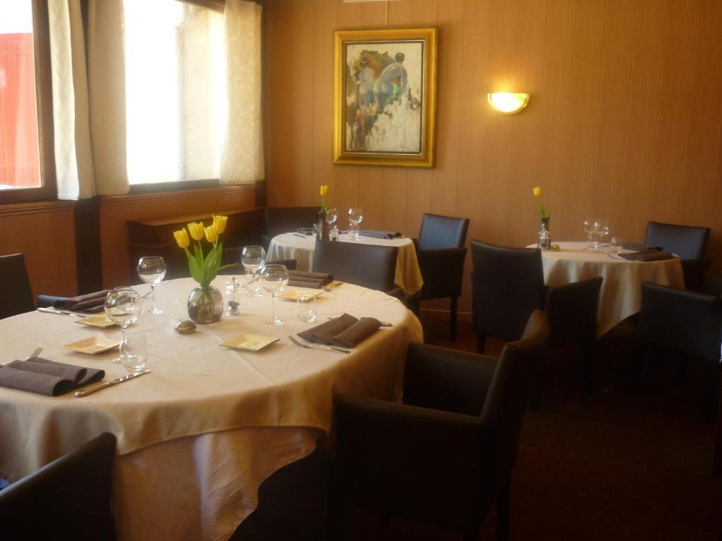 Logis Hotel Le Relais Du Serre Дюлефи Екстериор снимка